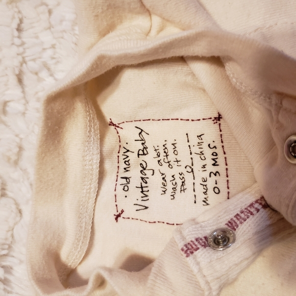 Lot 0-3 Months Assorted Girls Clothes, Bibs, Cloth - Picture 6 of 10